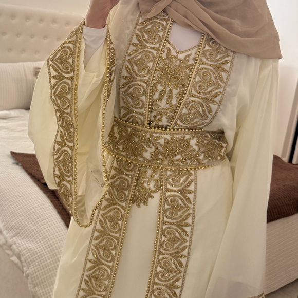 Elegant White & Gold Embroidered Abaya Dress - Picture 12 of 14